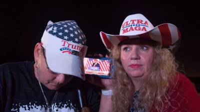 Partidarios de Trump escuchan su discurso de candidatura en Mar-a-Lago (Florida). FOTO: Orit Ben-Ezzer