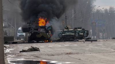 Un vehículo blindado ruso se quema después de los combates en Kharkiv. (Fuente, www.nationalgeographic.com.es/fotografia)
