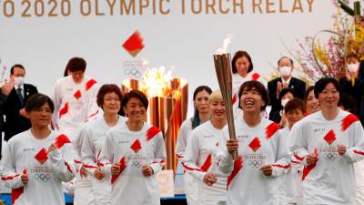 La selección japonesa femenina de fútbol, iniciando el relevo de la antorcha olímpica. Foto: EFE/EPA/Kim Kyung-Hoon
