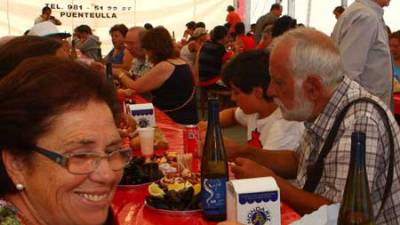 La gastronomía y la artesanía triunfan en la Festa do Polbo