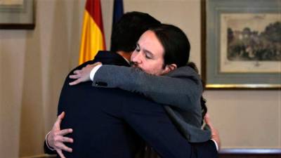 Un año después del abrazo, Pedro Sánchez y Pablo Iglesias se acuchillan