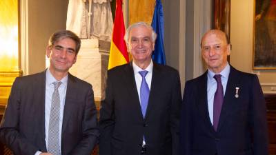 Juristas gallegos en Madrid premian a Fernández de Buján y Liaño Flores
