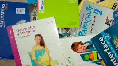 libros de texto. Las familias llegan a desembolsar más de 300 euros. Foto: Commons