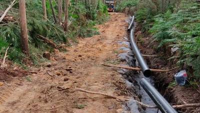 Obras de renovación da rede de abastecemento de auga de Camariñas. Foto: Deputación da Coruña