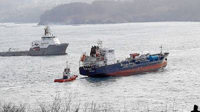 Rescatan el buque 'Blue Star' a los 17 días de su encallamiento en Ares