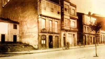 LA IMAGEN Así lucía la calle del Hórreo a finales de los años cuarenta del siglo XX. Foto: Ksado