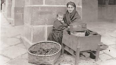 Vendedora de castañas, 1924. (Foto Ruth Mathilda Anderson). Foto: ECG