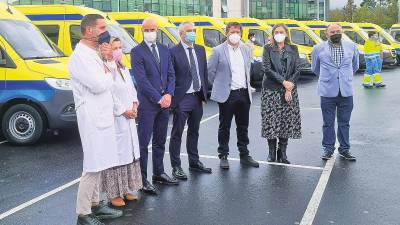 La presentación de los nuevos vehículos tuvo lugar ayer en el parquin del hospital Clínico de Santiago