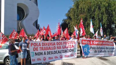 Protesta de las subcontratas de R por deslocalizar servicios hacia Asturias