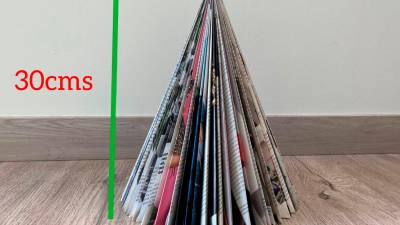 Agasallos. Árbores e adornos para o Nadal elaborados polos membros de Íntegro a partir de materiais reciclados para recadar fondos. Foto: Asociación Íntegro