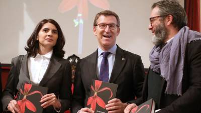 Feijóo reconoce en la 'Flor de Santiago' un nuevo símbolo del Xacobeo