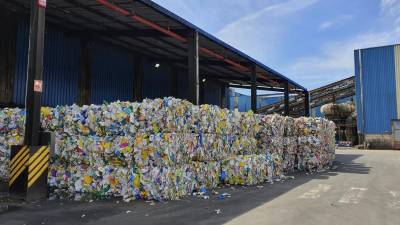 Residuos almacenados en la planta de tratamiento de Sogama