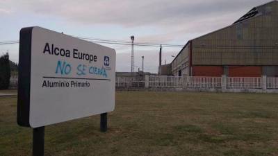 Cuenta atrás para evitar que Alcoa presente el ERE para la planta de San Cibrao: el plazo acaba el jueves