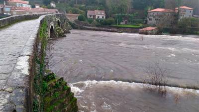 Estado del río Tambre a su paso por Pontemaceira ayer martes, 2 de febrero. Foto: CG