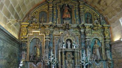 Altar barroco de la iglesia de San Vicente de Berres, en el municipio pontevedrés de A Estrada. Foto: X. G.
