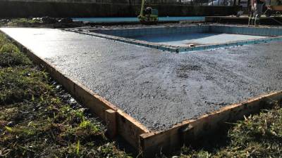 Obras de mellora na piscina municipal da capital zaense. Foto: Concello de Zas