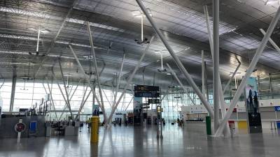 El Aeropuerto Rosalía de Castro de Santiago recibe los primeros vuelos internacionales tras la pandemia del covid. EUROPA PRESS