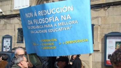 Acto de protesta en Santiago polos 'recortes' na materia de Filosofía no ensino secundario
