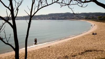 COROSO. Imagen de la playa de Coroso, la única de Ribeira que este año tendrá bandera azul. Foto: C. de R.
