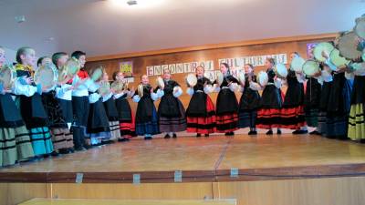 Actuación dos máis pequenos da Escola de Baile e Pandeireta de Arume. Foto: cedida.