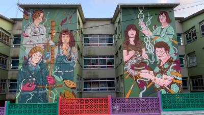 Mural no CEIP de Ponte do Porto para poñer en valor os oficios das mulleres. Foto: Mutante Creativo