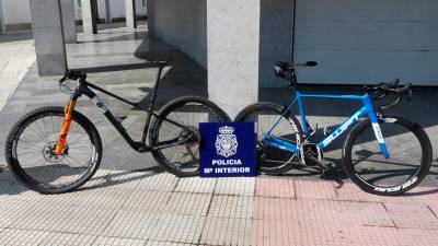 Bicicletas recuperadas tras ser sustraídas en Pontevedra por dos jóvenes que han sido detenidos. FOTO: POLICÍA NACIONAL