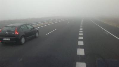 Foto de archivo de la A-8 entre Mondoñedo y Abadín sin apenas visibilidad debido a la niebla. EUROPA PRESS