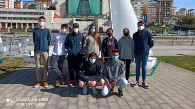 Los integrantes del Náutico de A Coruña que acuden a Santander al Campeonato nacional de la vela de la clase 420. Foto: Náutico
