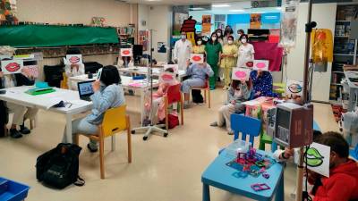 El aula de Pediatría del CHUS se sumó a la celebración del Día del Niño Hospitalizado