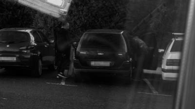 VEHÍCULO. Dos abandonaron en su coche, un Ford Fusión color negro, minutos antes de ser interceptados por los agentes del Equipo de Respuesta Policial. Foto: Erpol