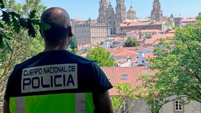 Los drones de la Policía Nacional ya sobrevuelan Compostela