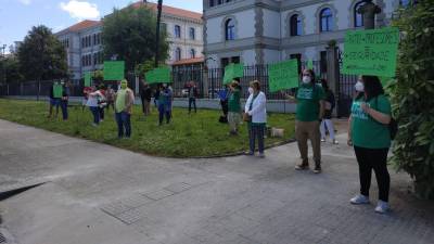 Protesta de OPOñomeaestaOPO ante la Xunta. EUROPA PRESS