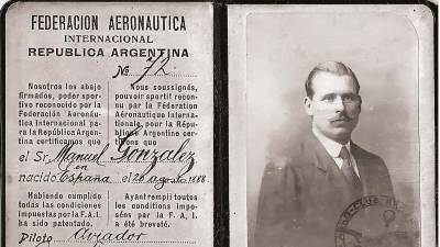 Licencia de piloto-aviador de Manuel González.
