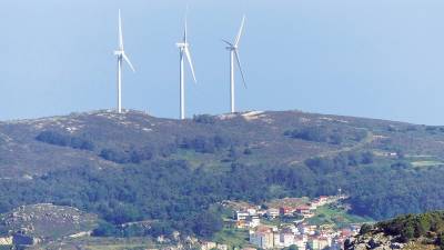 Aeroxeradores do parque eólico de Corme, no municipio de Ponteceso. Foto: Salvemos Cabana