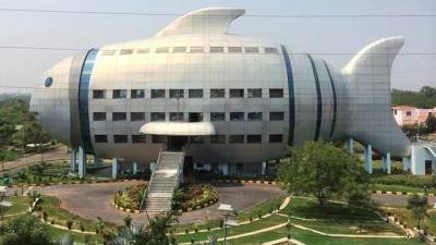 El edificio Pez. Se encuentra en la ciudad india de Hyderabad y es una de las sedes del Consejo Nacional de Desarrollo Pesquero del país. El edificio es obra del aquitecto y diseñador Philippe Starck. (Fuente, www.infobae.com)