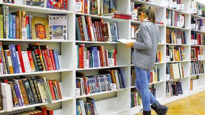 Las librerías resisten ante el auge de la venta de libros por internet. Foto: Pixabay