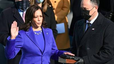 La vicepresidenta de los Estados Unidos, Kamala Harris, jurando su cargo. (Fuente, rtve.es)