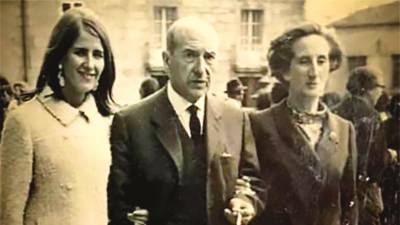 María Victoria cos seus pais. Foto: Arquivo familiar