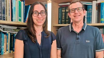 Stephanie Nishi y Jordi Salas, coautores del estudio sobre los frutos secos