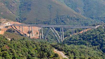 9. Túneles de Portocamba y viaductos de Teixeiras que finalizan en los túneles de Cerdedelo. Fotos: Almara