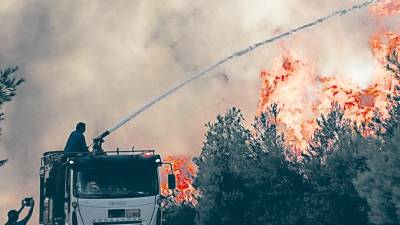 El fuego consume Grecia y provoca la mayor catástrofe ambiental del país