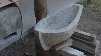 Escultura ‘A barca de pedra’, obra de Francisco Remiseiro. Foto: Casa das Peritas