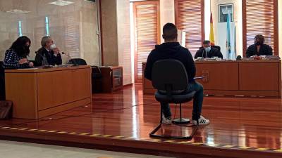 La sesión se suspendió ayer en Fontiñas por incomparecencia. E. P.