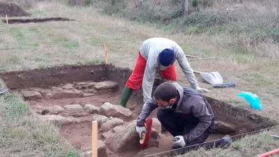 Arqueólogos en las excavaciones en Prondos, Sober Foto: ECG
