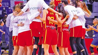 Las jugadoras de España celebrando el triunfo. Foto: FEB