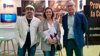 Pepe Formoso, izqda., Marta Rodríguez y Xosé Regueira en la presentación de la marca ‘A provincia que sabe’. Foto: D.C.