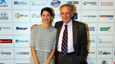 Laura Rodríguez junto a su padre, el editor Francisco Rodríguez Iglesias, de Hércules. FOTO: Fernando Blanco, Ramón Escuredo y Puri Sangiao