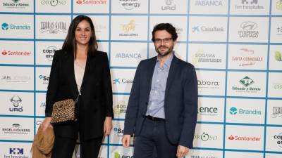 Marta Albela, directora comercial de CaixaBank en Galicia; y Anxo Pérez, responsable de Comunicación de CaixaBank, en el photocall