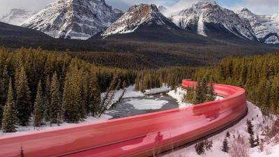 Un tren atraviesa los paisajes de Canadá. (Autor, DonTago)