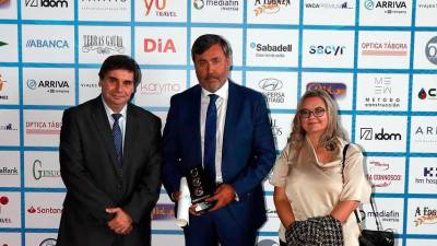 Gustavo Comparada, el galardonado Antonio Agrasar, de la empresa tecnológica Plexus, y Ana Paz